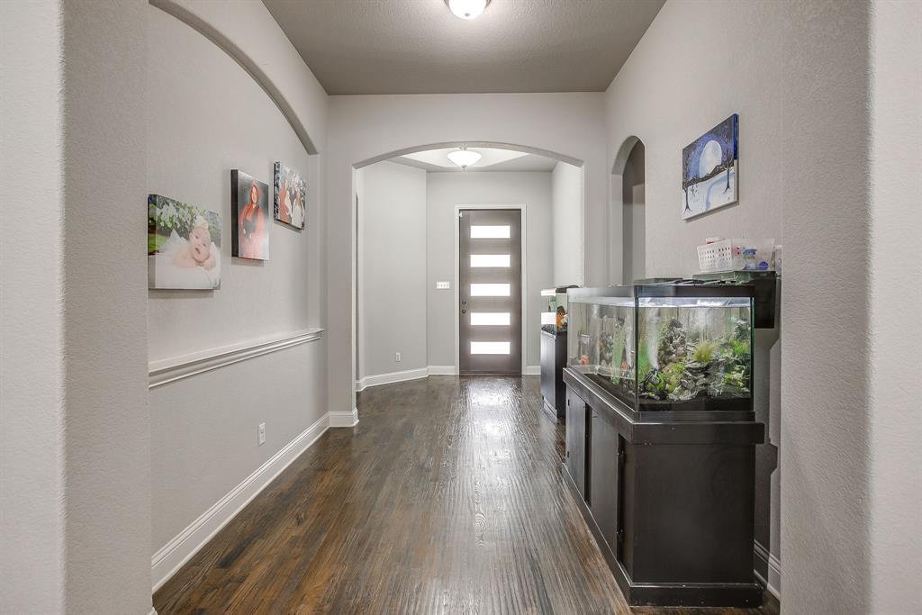 424 Delaware Street Burleson, TX 76028 - Photo 4 of 37