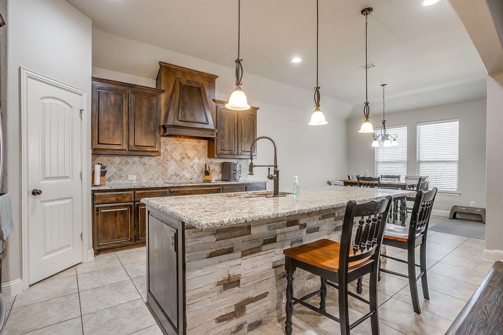 424 Delaware Street Burleson, TX 76028 - Photo 10 of 37