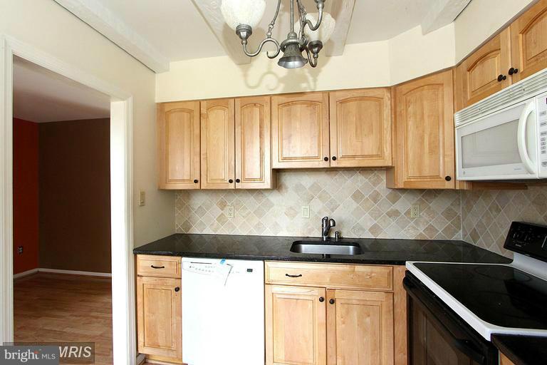 17814 Buehler Road, Unit 3G7 Olney, MD 20832 - Photo 3 of 11 Kitchen