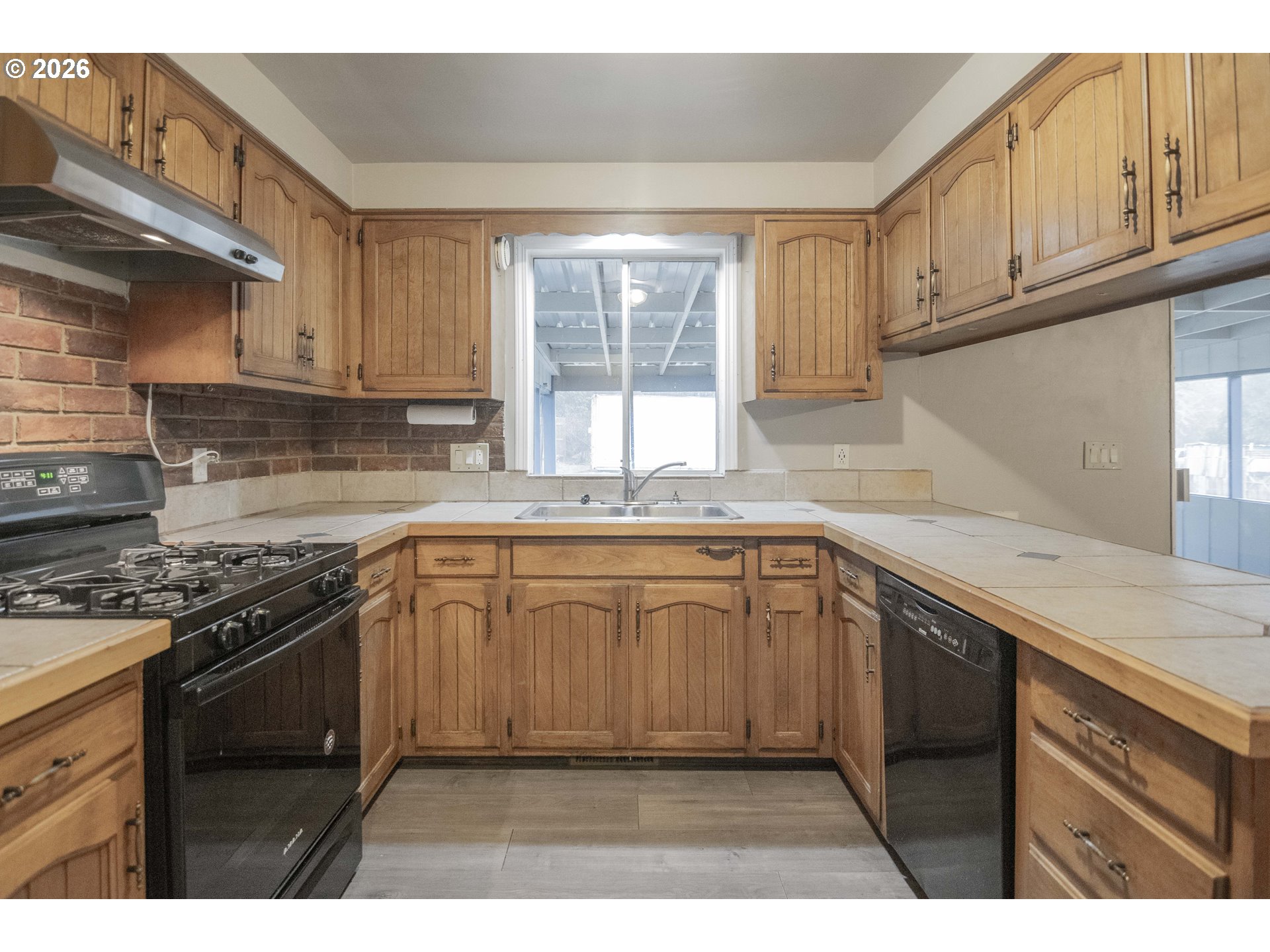 4885 Azalea Drive Grants Pass, OR 97526 - Photo 2 of 29