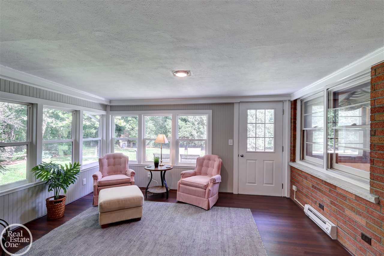 1160 South Renaud Road Grosse Pointe, MI 48236 - Photo 17 of 48 31360469-16.JPG