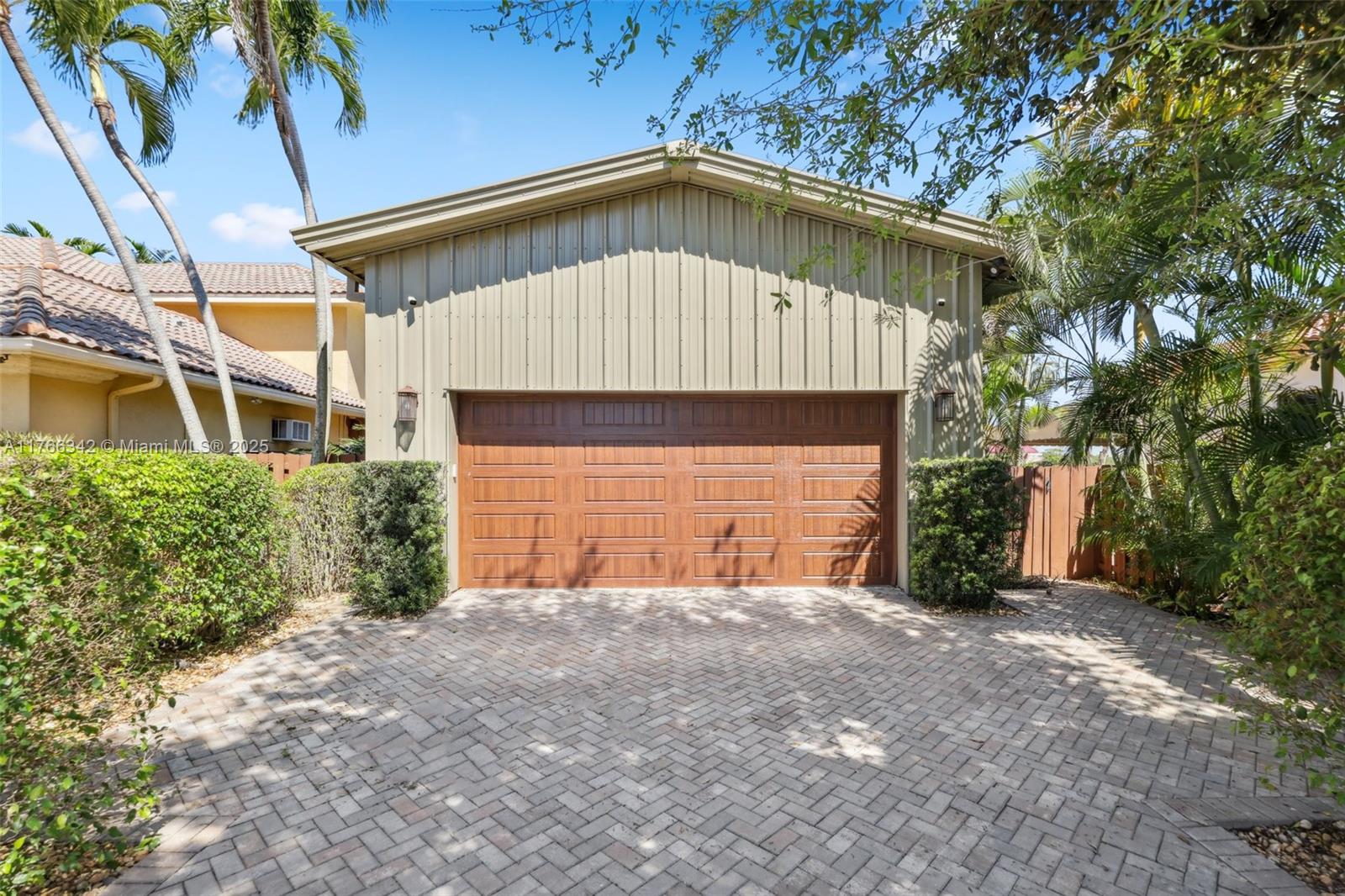 389 Oregon Lane Boca Raton, FL 33487 - Photo 6 of 85 2nd Garage