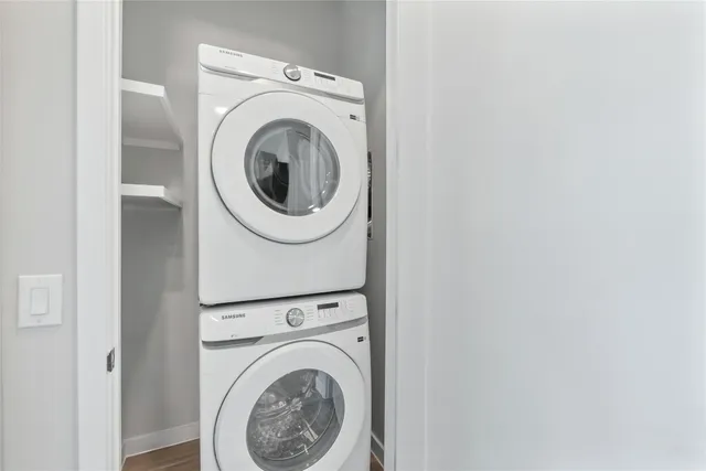 a close up view of a washer and dryer
