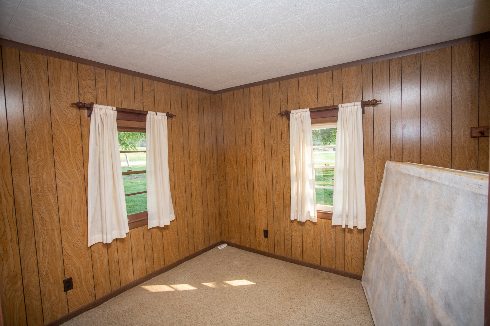 4249 Cairo Bend Road Lebanon, TN 37087 - Photo 22 of 33 an empty room with windows