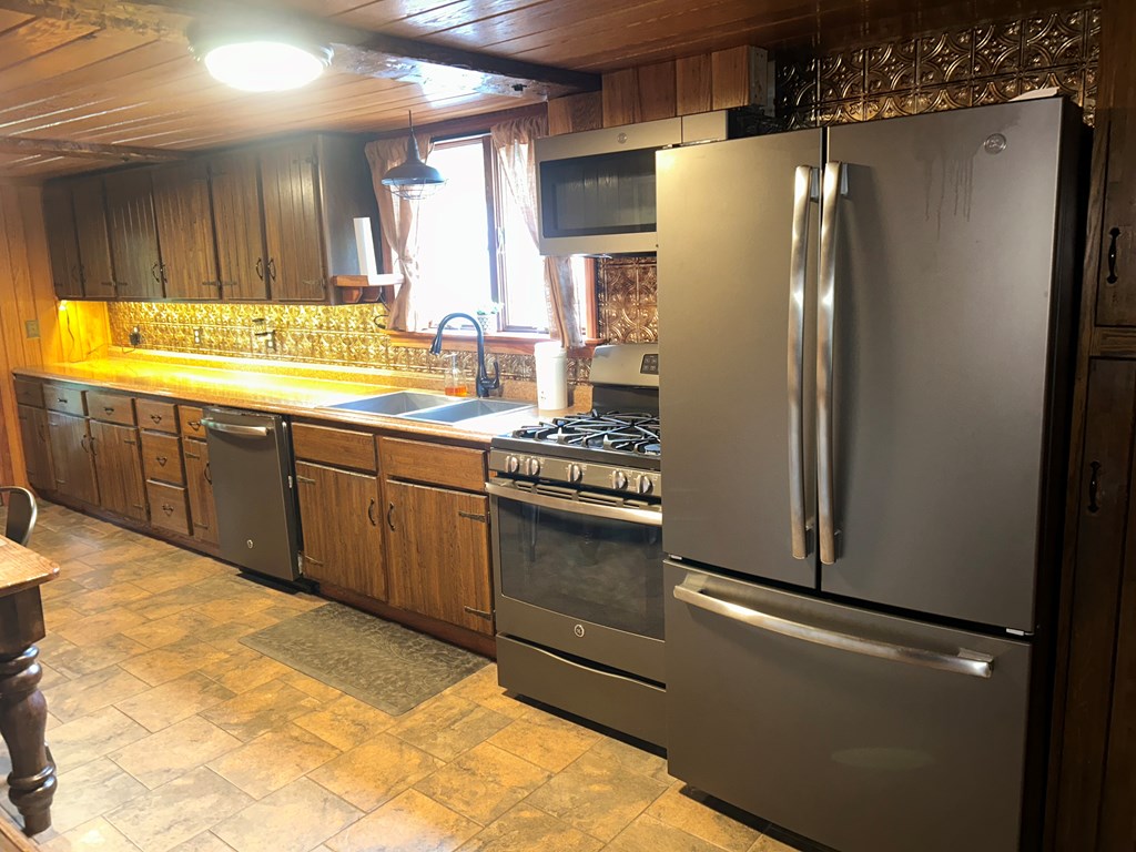 5389 Doc Walker Road Parker, PA 16049 - Photo 15 of 41