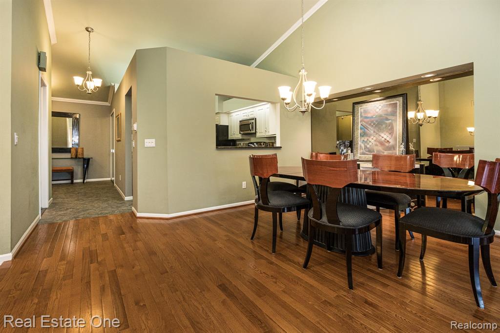 888 Green View Court Rochester Hills, MI 48307 - Photo 10 of 29
