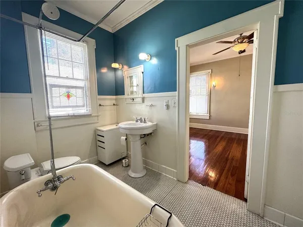 $2,695 | 120 South Thornton Avenue, Orlando, FL 32801