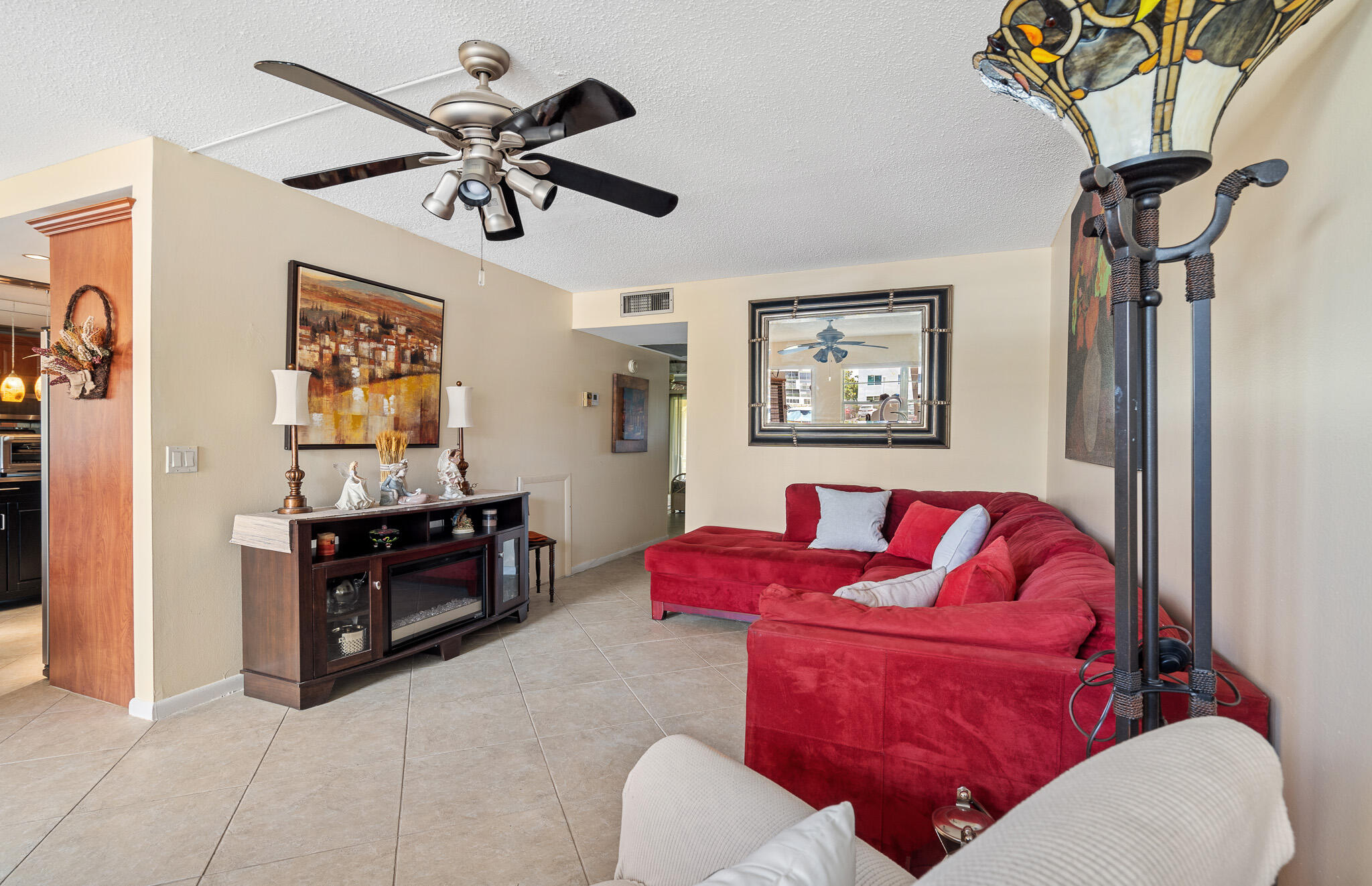 1017 Hythe A Boca Raton, FL 33434 - Photo 4 of 16 DSC01929