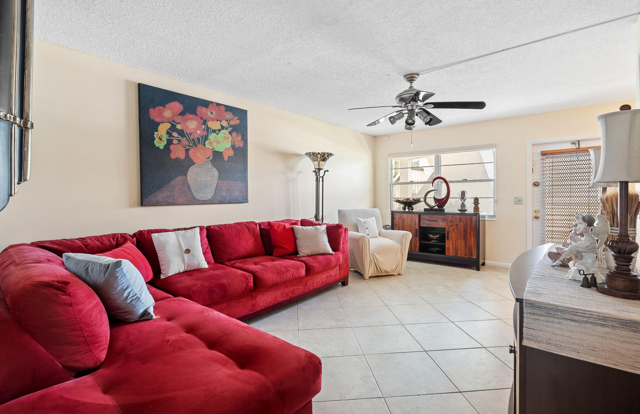 1017 Hythe A Boca Raton, FL 33434 - Photo 5 of 16 DSC01941