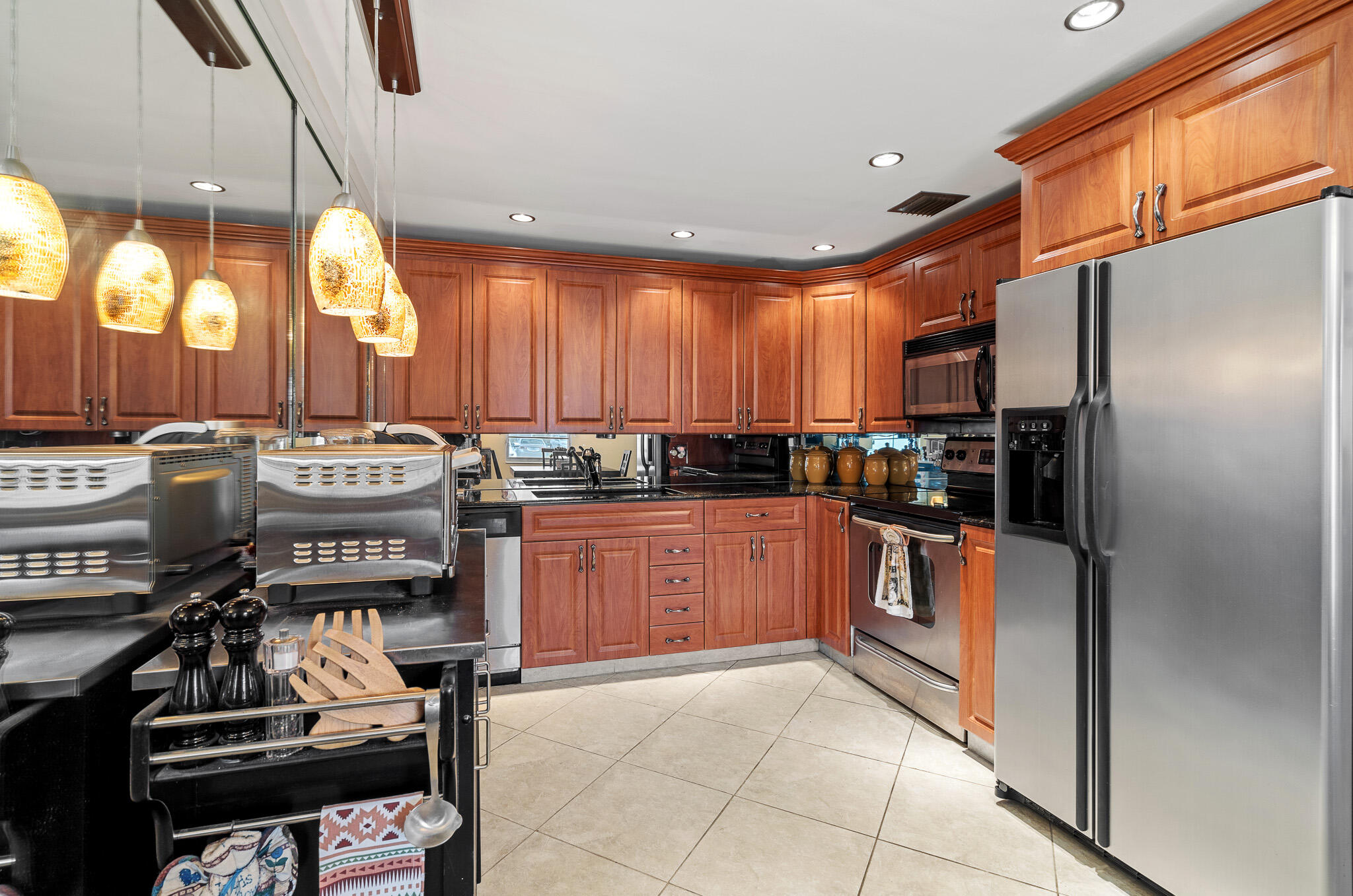 1017 Hythe A Boca Raton, FL 33434 - Photo 6 of 16 DSC01866