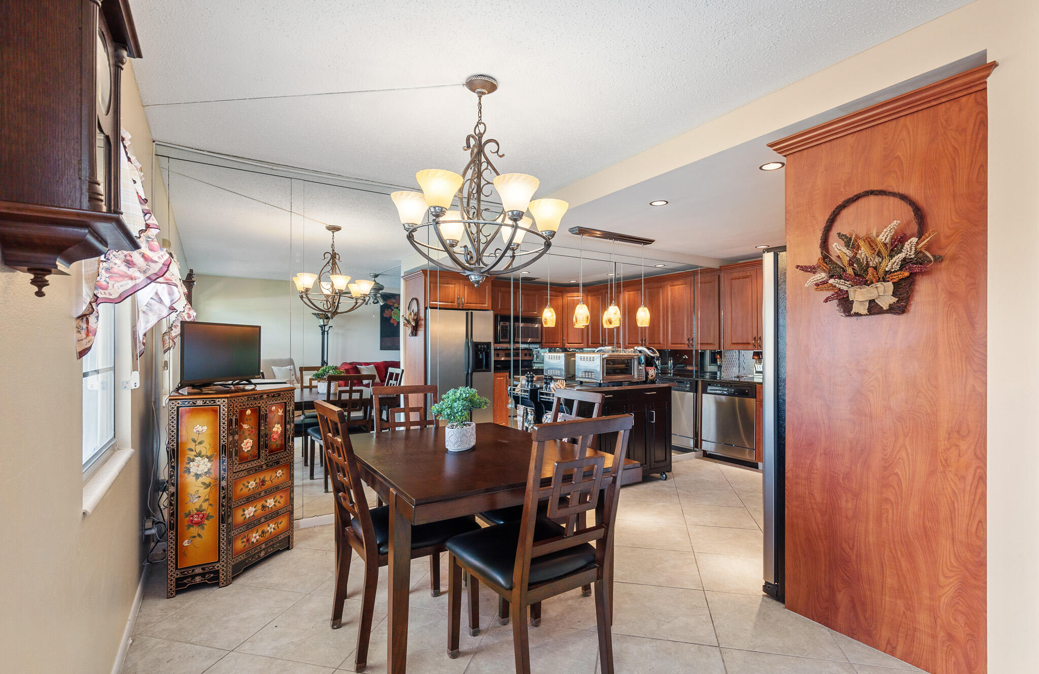 1017 Hythe A Boca Raton, FL 33434 - Photo 7 of 16 DSC01911