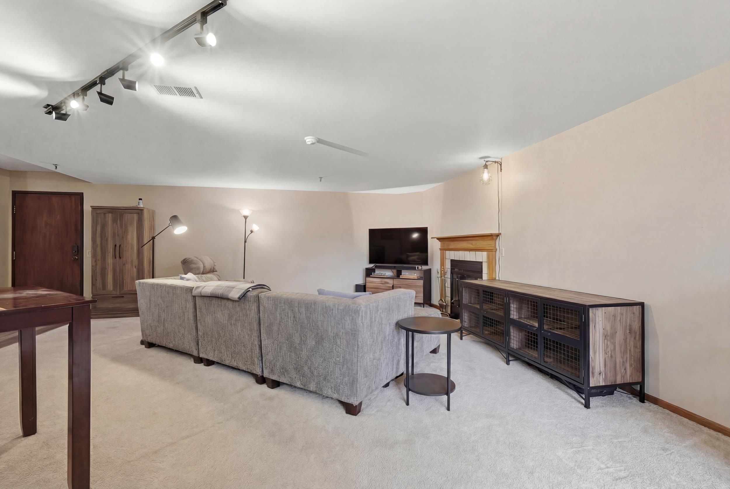 340 North Allen Street, Unit 9 Madison, WI 53726 - Photo 7 of 40