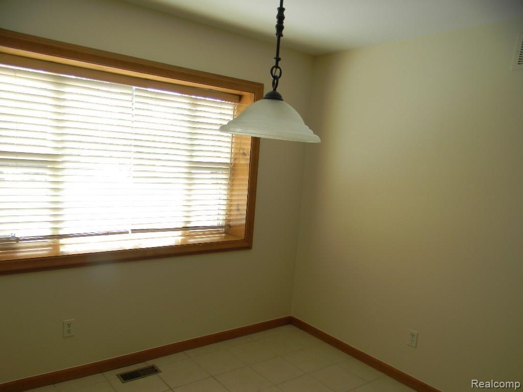 793 North Adams Road Rochester, MI 48309 - Photo 6 of 12