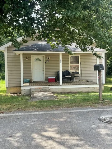 $95,000 | 313 Lakeside Drive, Westminster, SC 29693