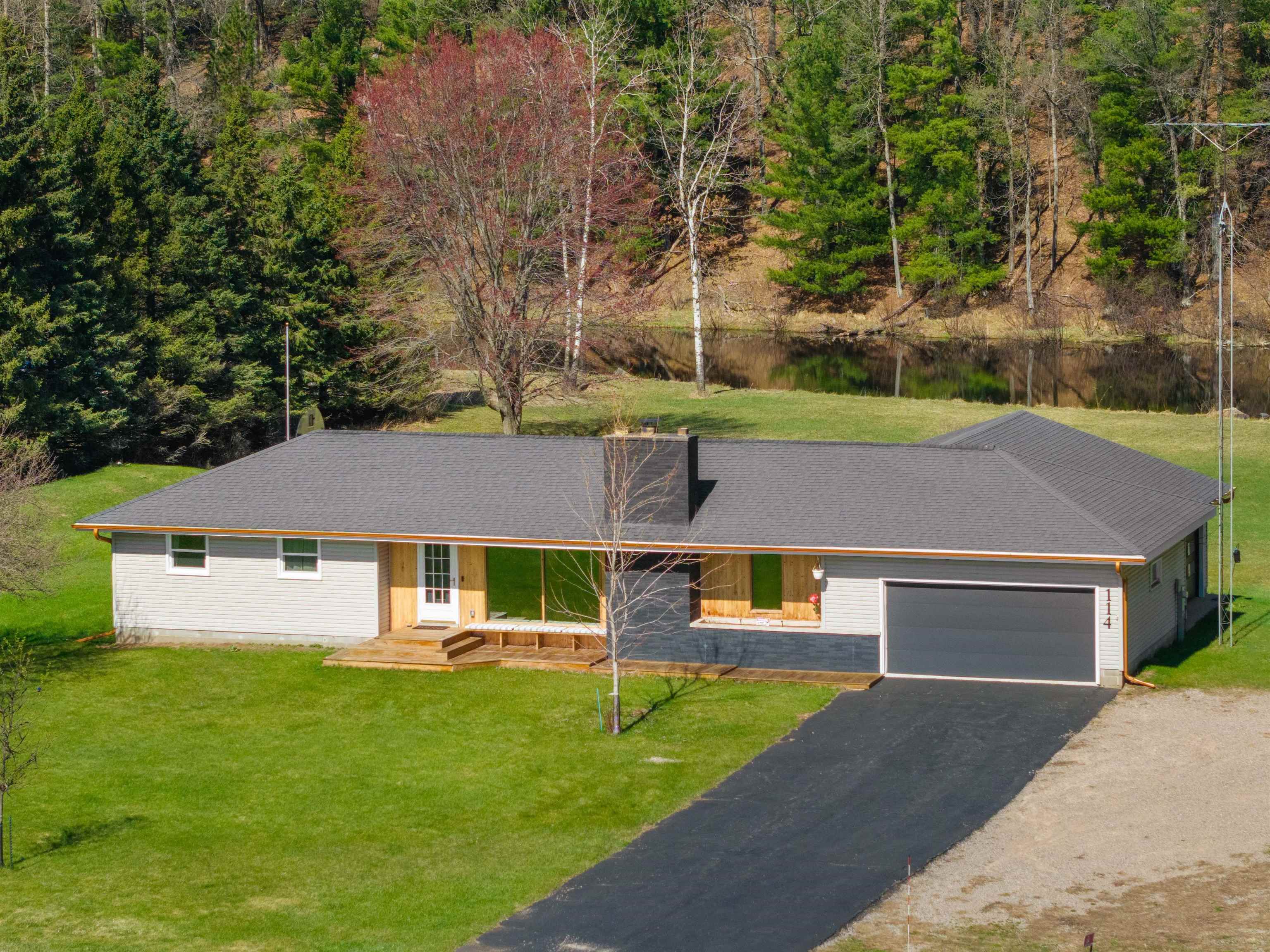 114 County Rd Z Nekoosa, WI 54457 - Photo 2 of 33