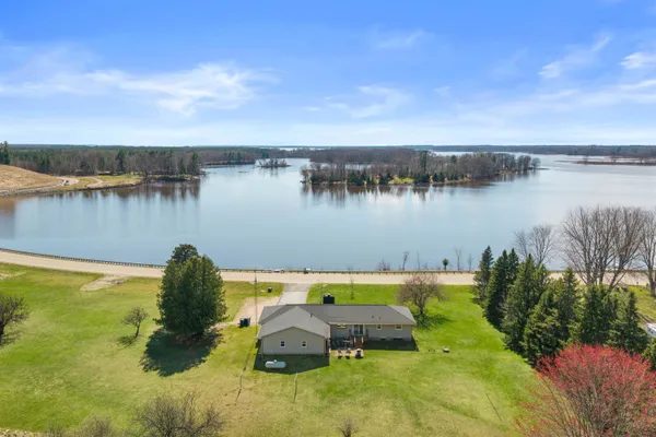 $525,000 | 114 County Rd Z, Nekoosa, WI 54457