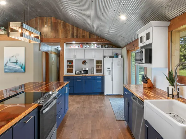 $525,000 | 114 County Rd Z, Nekoosa, WI 54457