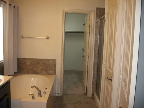 $2,250 | 11045 Erinmoor Trail, Fort Worth, TX 76052