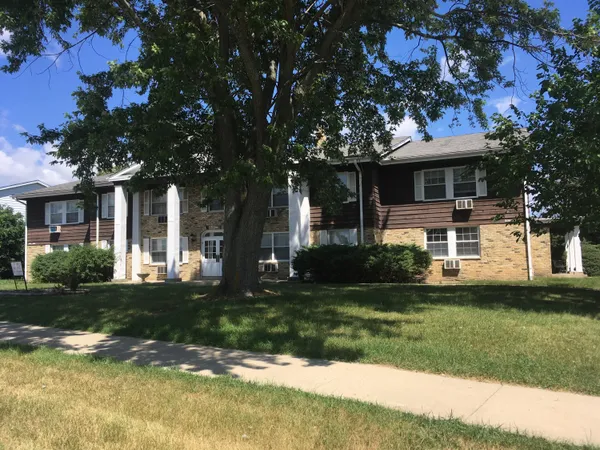 $965 | 5000 West Cold Spring Road, Greenfield, WI 53220