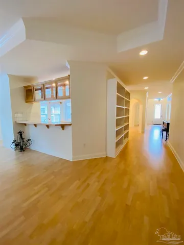 a view of a livingroom with a workspace