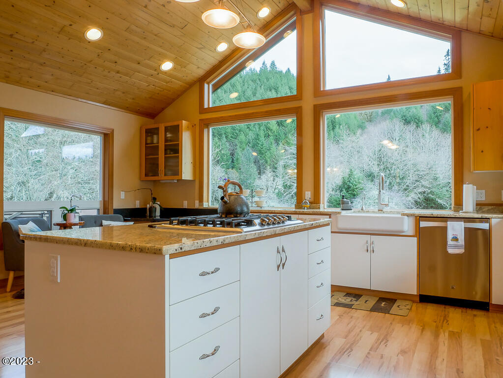 12319 Logsden Road Blodgett, OR 97326 - Photo 10 of 78 Kitchen