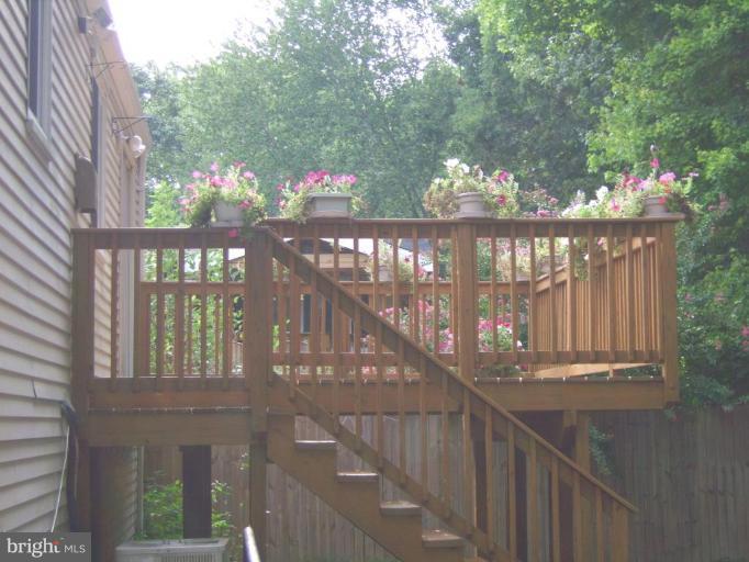 6202 Clinton Way Clinton, MD 20735 - Photo 4 of 7 Deck