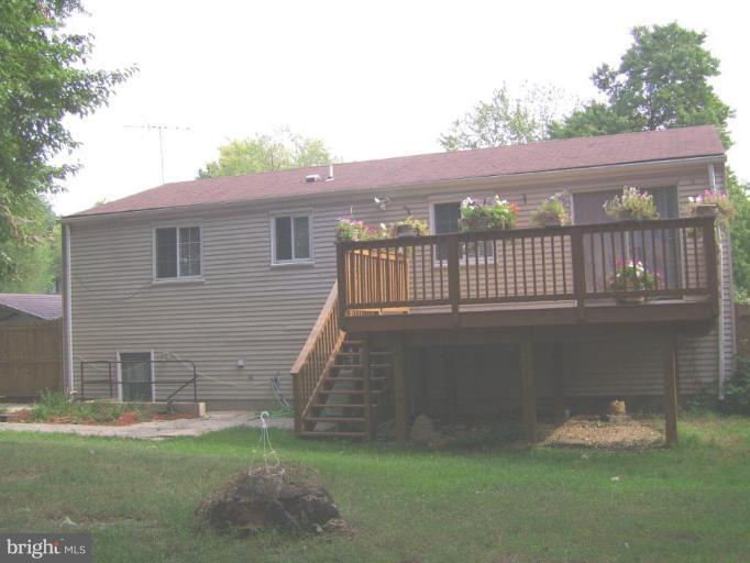 6202 Clinton Way Clinton, MD 20735 - Photo 5 of 7 Exterior (Rear)