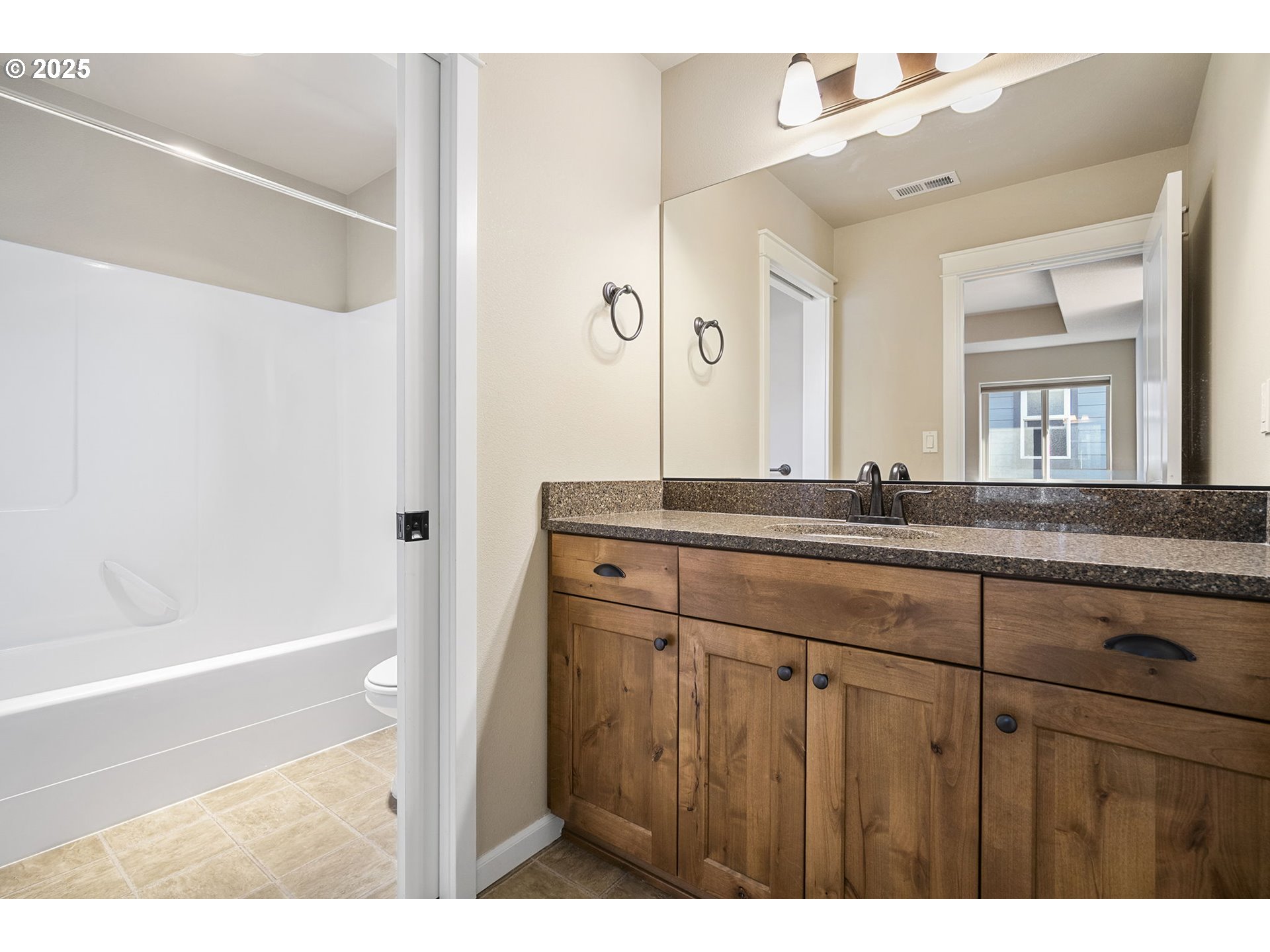 20745 Comet Lane Bend, OR 97701 - Photo 20 of 48