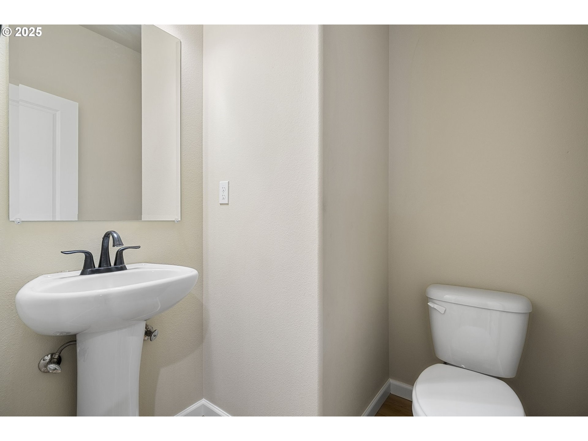 20745 Comet Lane Bend, OR 97701 - Photo 24 of 48