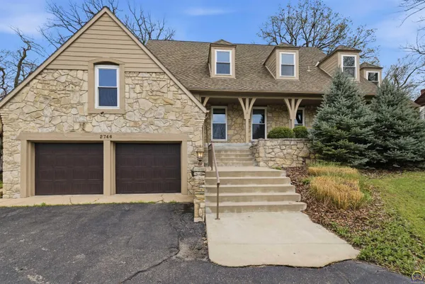 $575,000 | 2746 Southwest MacVicar Avenue, Topeka, KS 66611