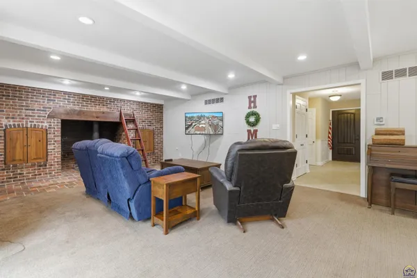 $575,000 | 2746 Southwest MacVicar Avenue, Topeka, KS 66611