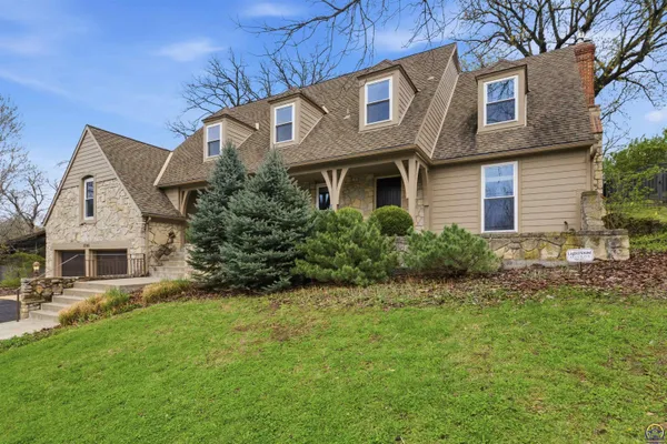 $575,000 | 2746 Southwest MacVicar Avenue, Topeka, KS 66611