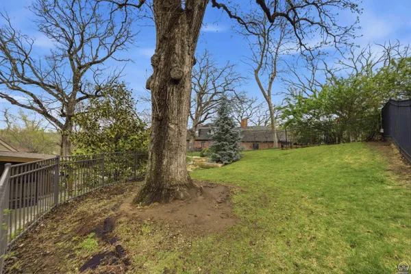 $575,000 | 2746 Southwest MacVicar Avenue, Topeka, KS 66611