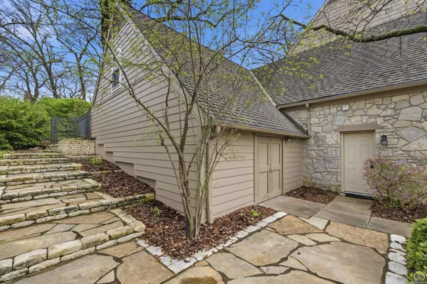 $575,000 | 2746 Southwest MacVicar Avenue, Topeka, KS 66611