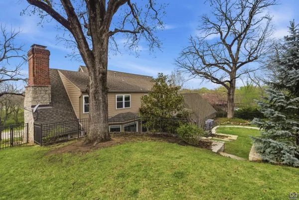$575,000 | 2746 Southwest MacVicar Avenue, Topeka, KS 66611