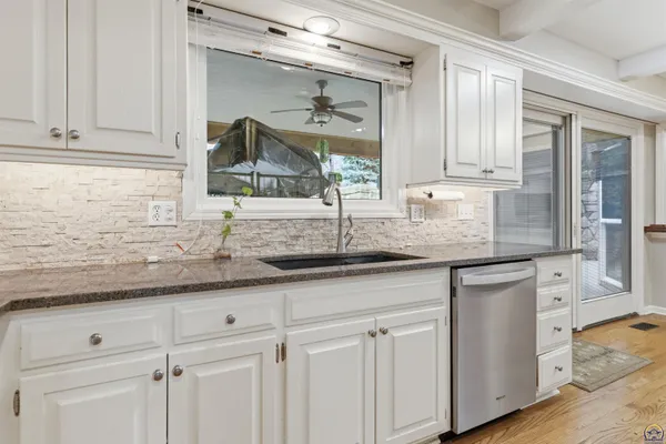 $575,000 | 2746 Southwest MacVicar Avenue, Topeka, KS 66611