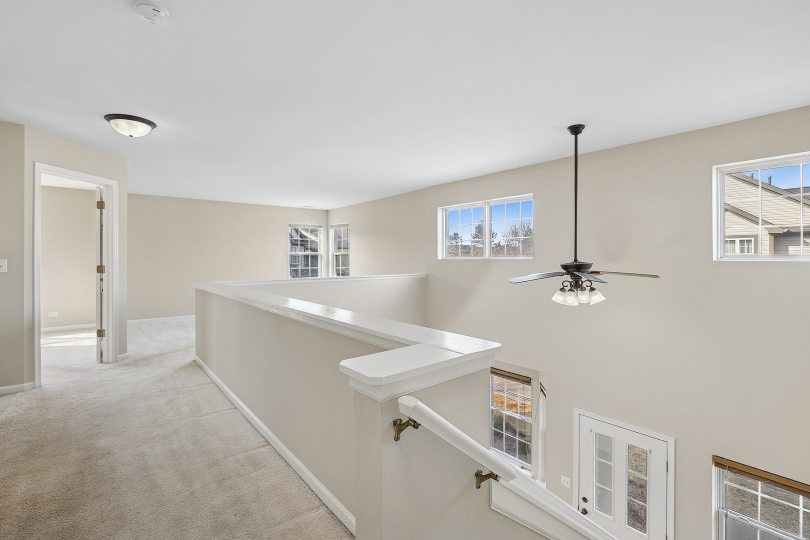 961 Sumac Court Lindenhurst, IL 60046 - Photo 14 of 22 a room with table and chair