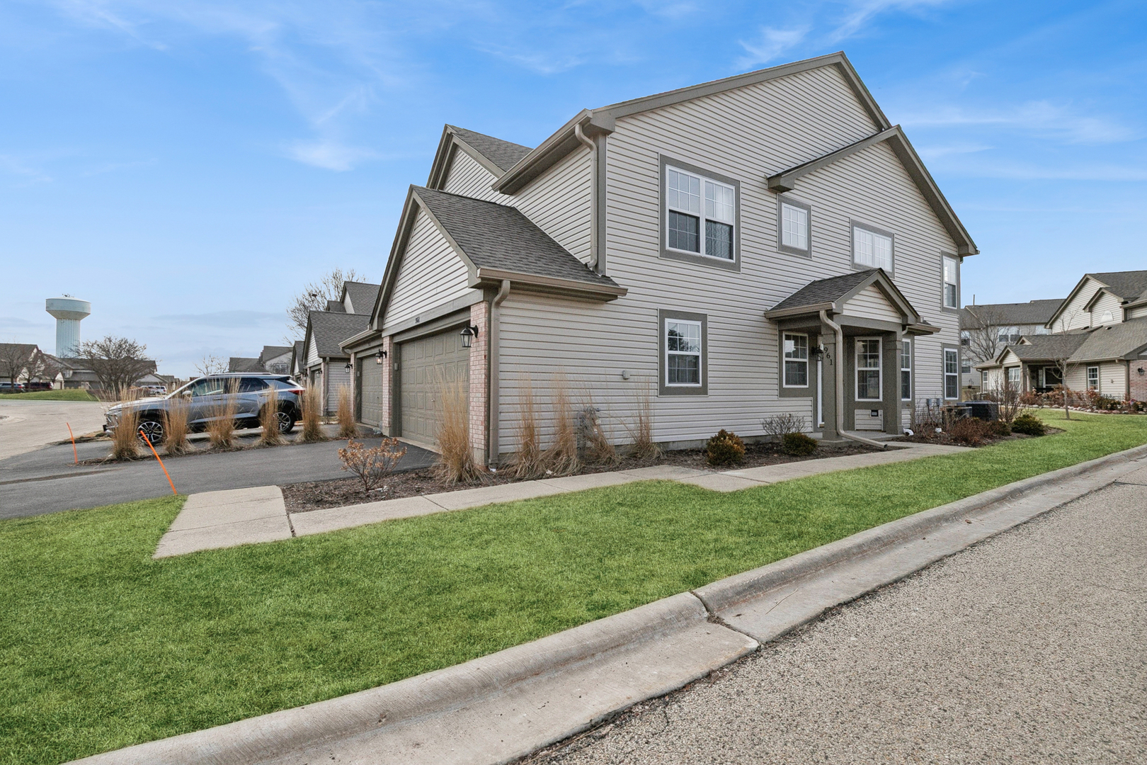 961 Sumac Court Lindenhurst, IL 60046 - Photo 2 of 22 a front view of a house with a yard and garage