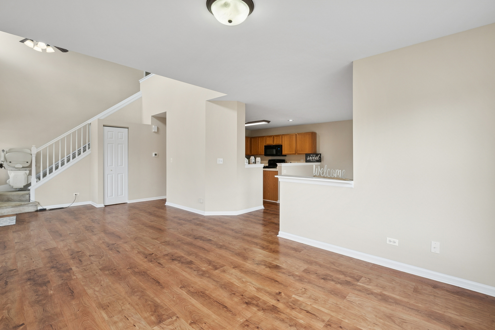 961 Sumac Court Lindenhurst, IL 60046 - Photo 6 of 22 a view of a kitchen with a microwave and a stove