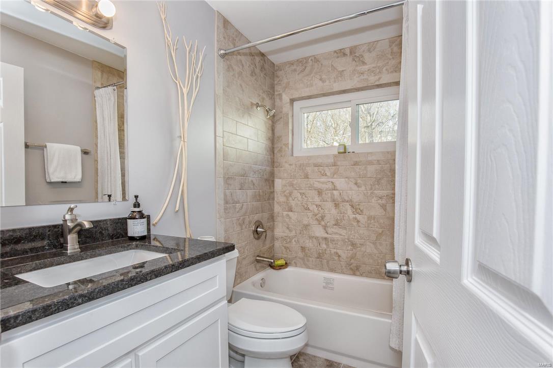 9 Tree Hill Court Ballwin, MO 63021 - Photo 24 of 34 Gallery Image 24