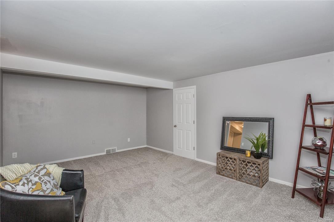 9 Tree Hill Court Ballwin, MO 63021 - Photo 29 of 34 Gallery Image 29