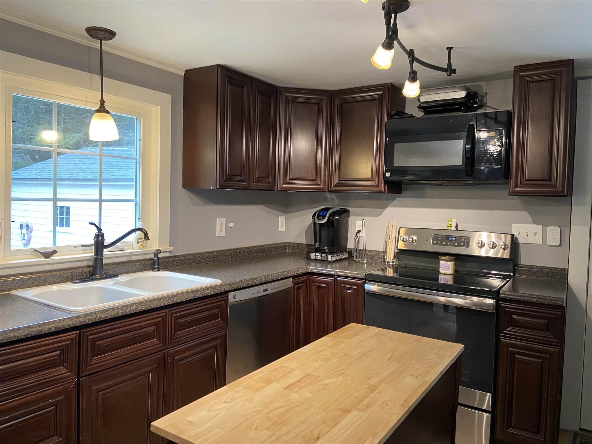 60 Mountain Road Concord, NH 03301 - Photo 3 of 24