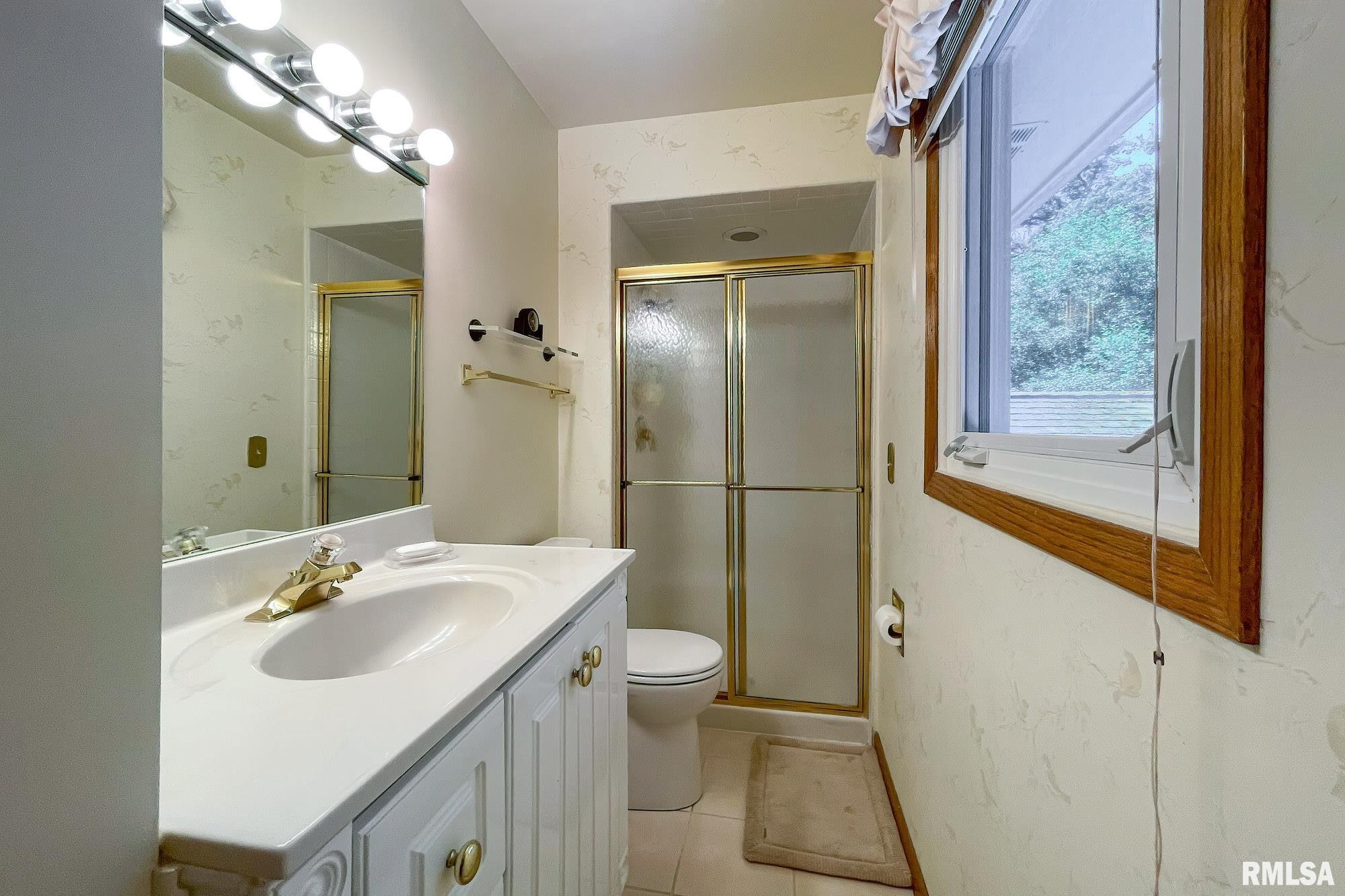 2736 47th St Court Rock Island, IL 61201 - Photo 19 of 36