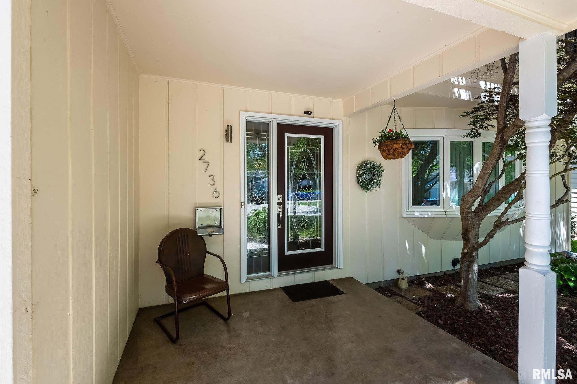 2736 47th St Court Rock Island, IL 61201 - Photo 4 of 36