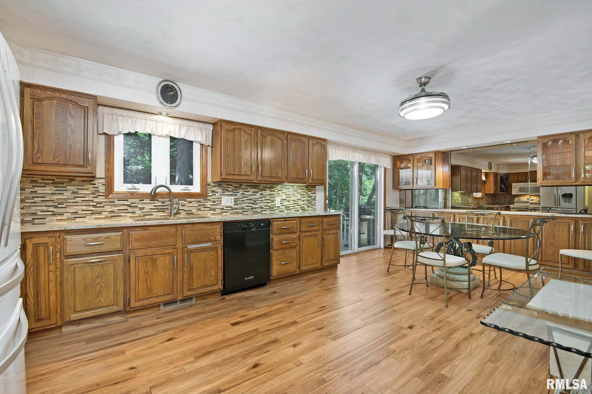 2736 47th St Court Rock Island, IL 61201 - Photo 8 of 36