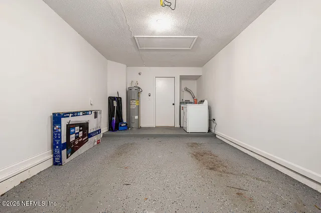 a view of empty room with a ceiling fan