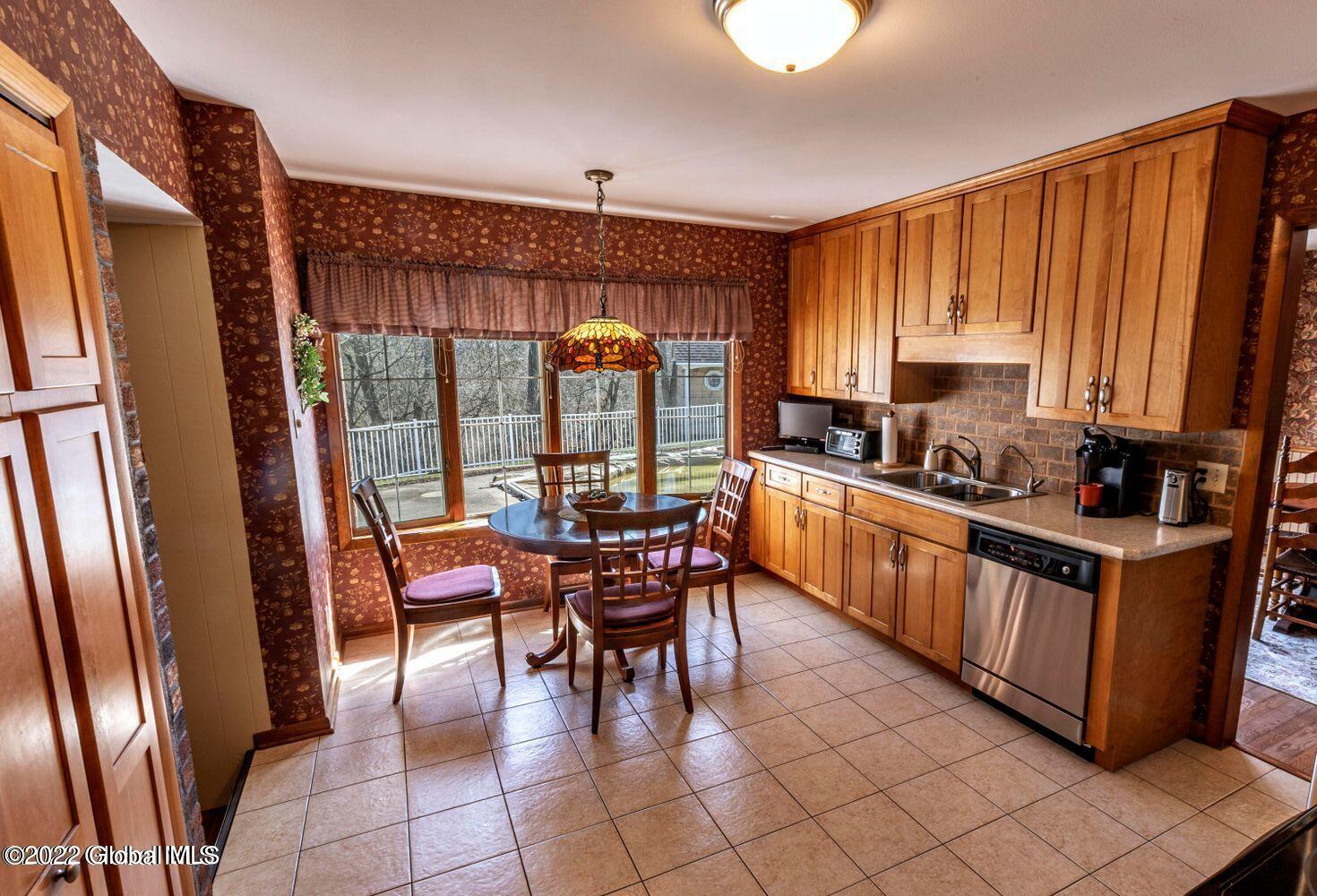 274 Golf Course Road Amsterdam, NY 12010 - Photo 17 of 32 1500x1000-5