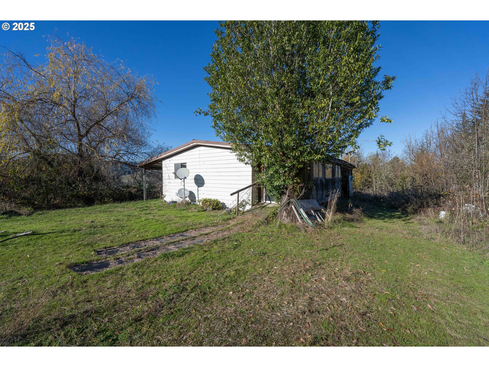 45275 Highway 242 Myrtle Point, OR 97458 - Photo 10 of 20