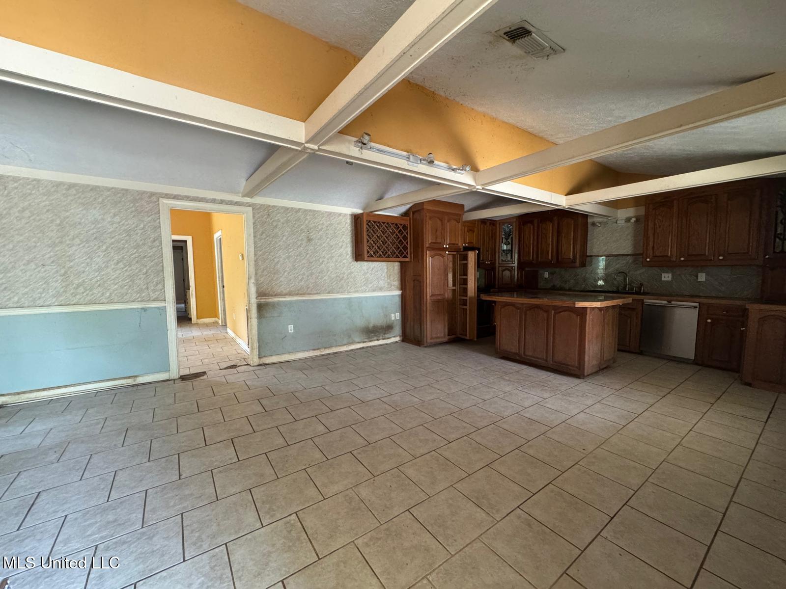 2481 Neil Collins Road Raymond, MS 39154 - Photo 3 of 9 WhatsApp Image 2025-05-07 at 04.41.27_2b