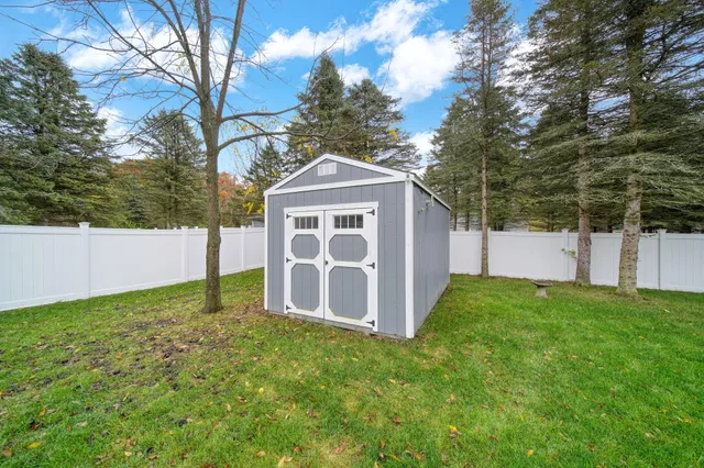 $399,900 | 5177 Stone River Road, Jackson, MI 49201